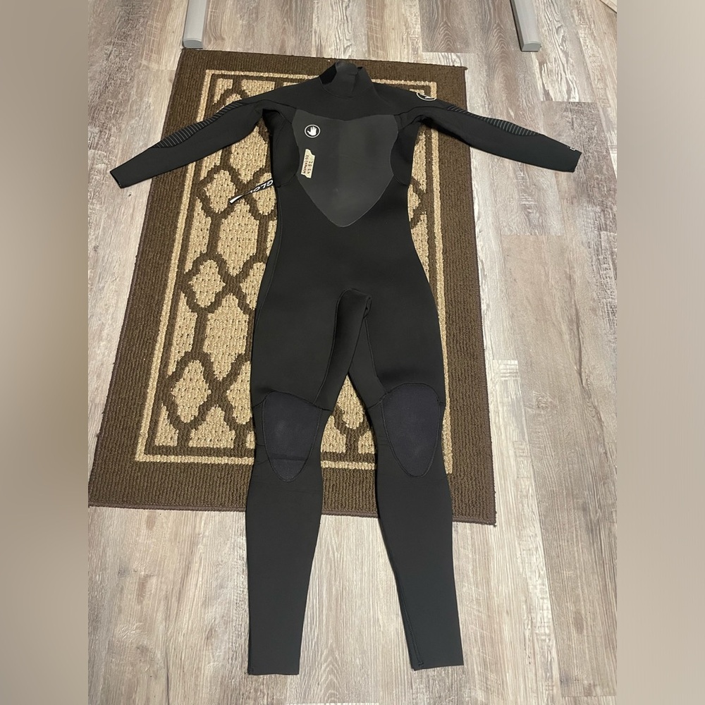 Body Glove 4/3MM Women’s Size 5/6 Back Zip Full Wetsuit